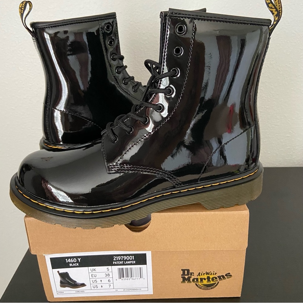 NIB Dr. Martens 1460Y Black Patent Leather Women's Boots - Picture 1 of 12